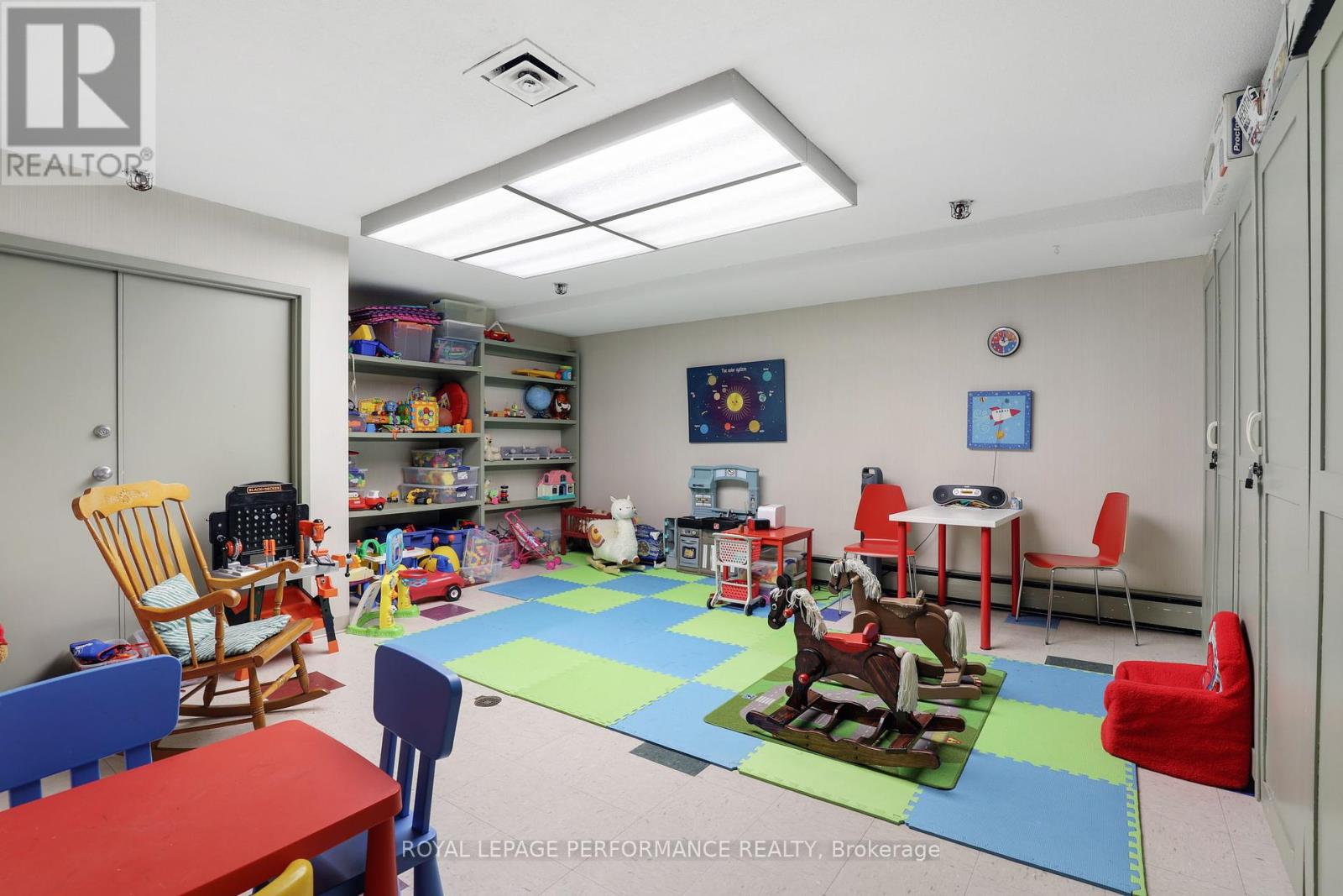 1002 - 1171 Ambleside Drive