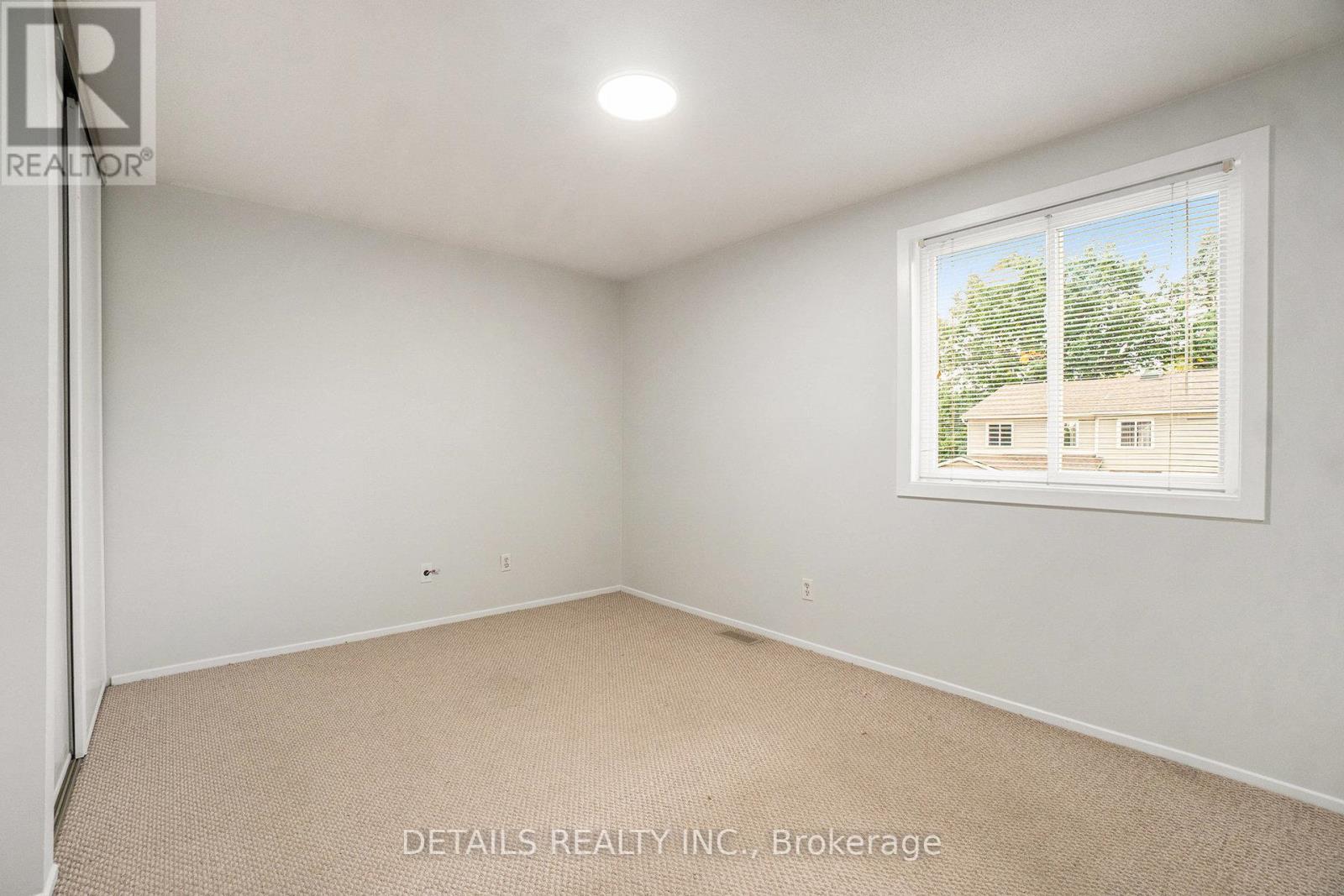 9 - 144 Valley Stream, Unit D Drive