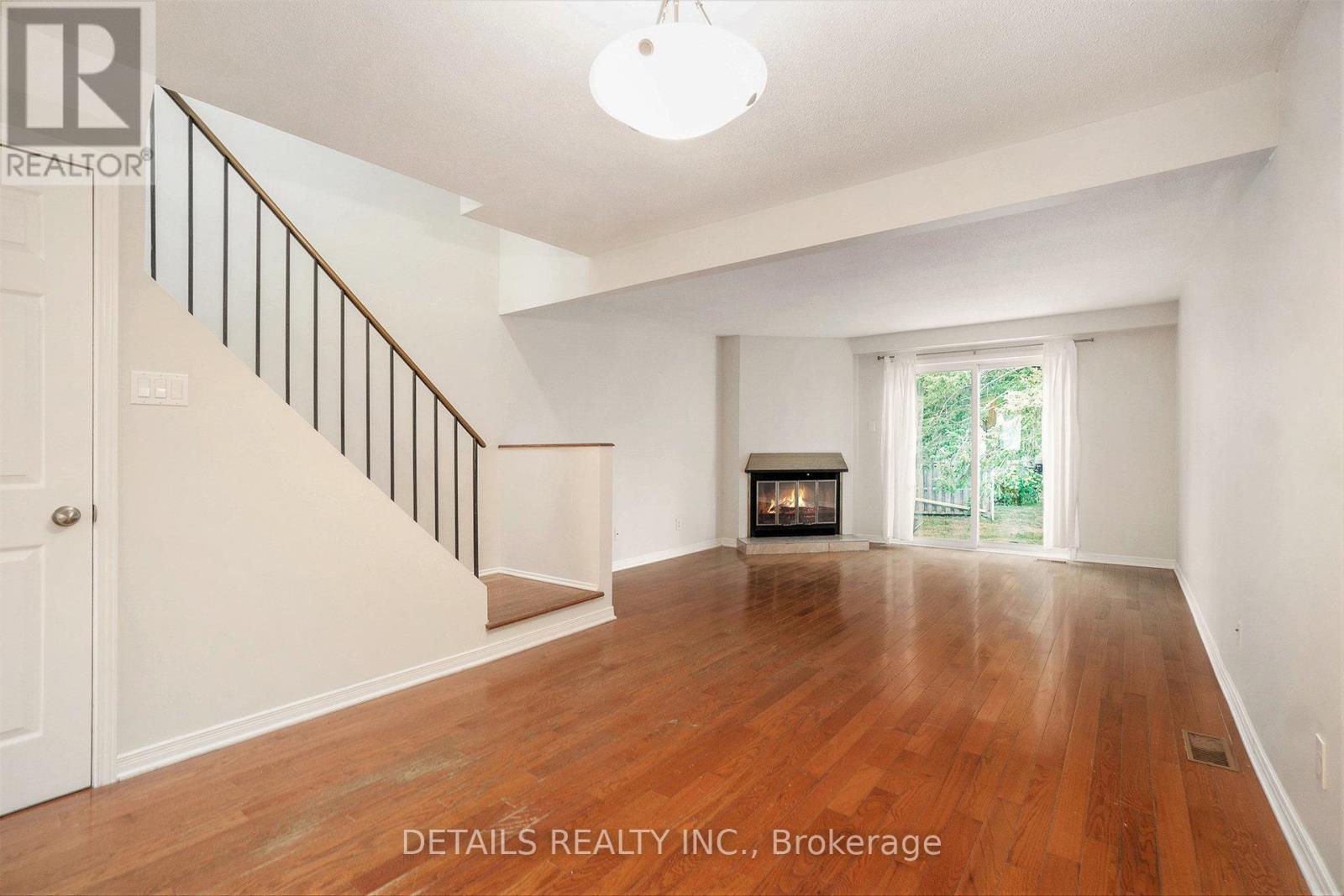 9 - 144 Valley Stream, Unit D Drive