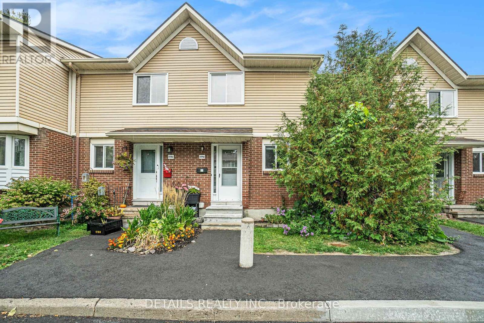 9 - 144 Valley Stream, Unit D Drive