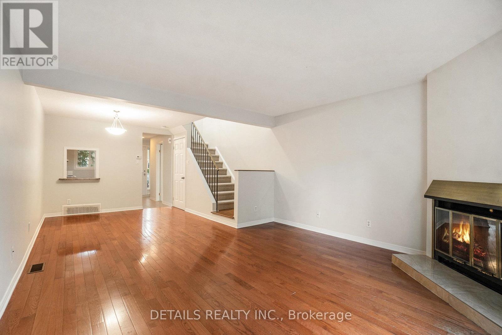 9 - 144 Valley Stream, Unit D Drive