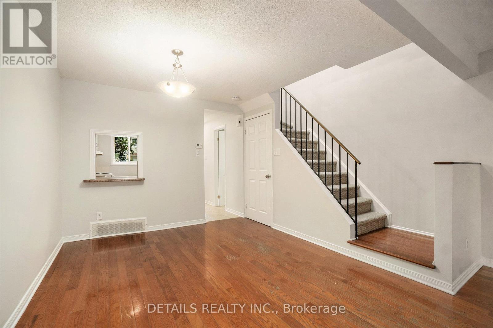 9 - 144 Valley Stream, Unit D Drive