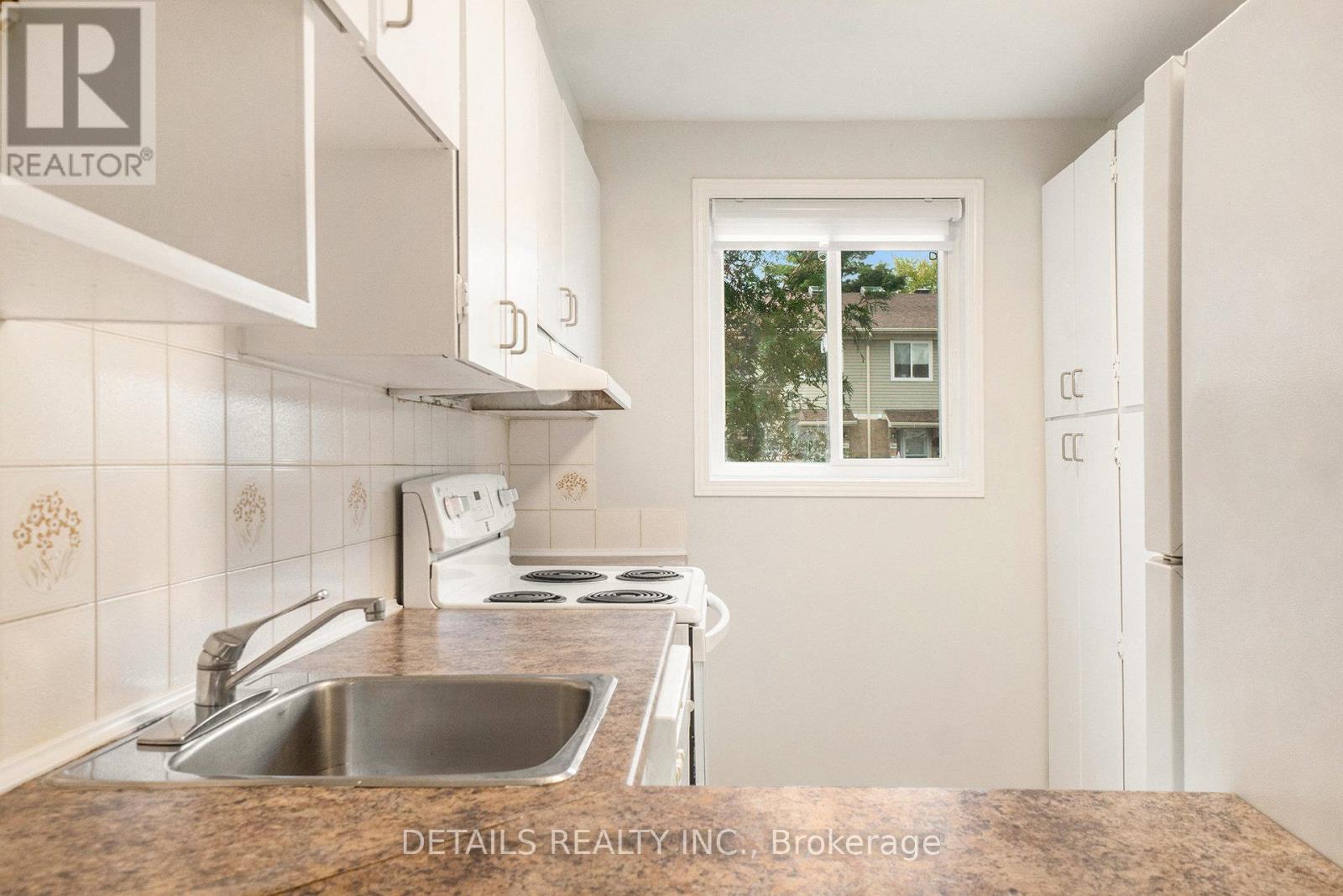 9 - 144 Valley Stream, Unit D Drive