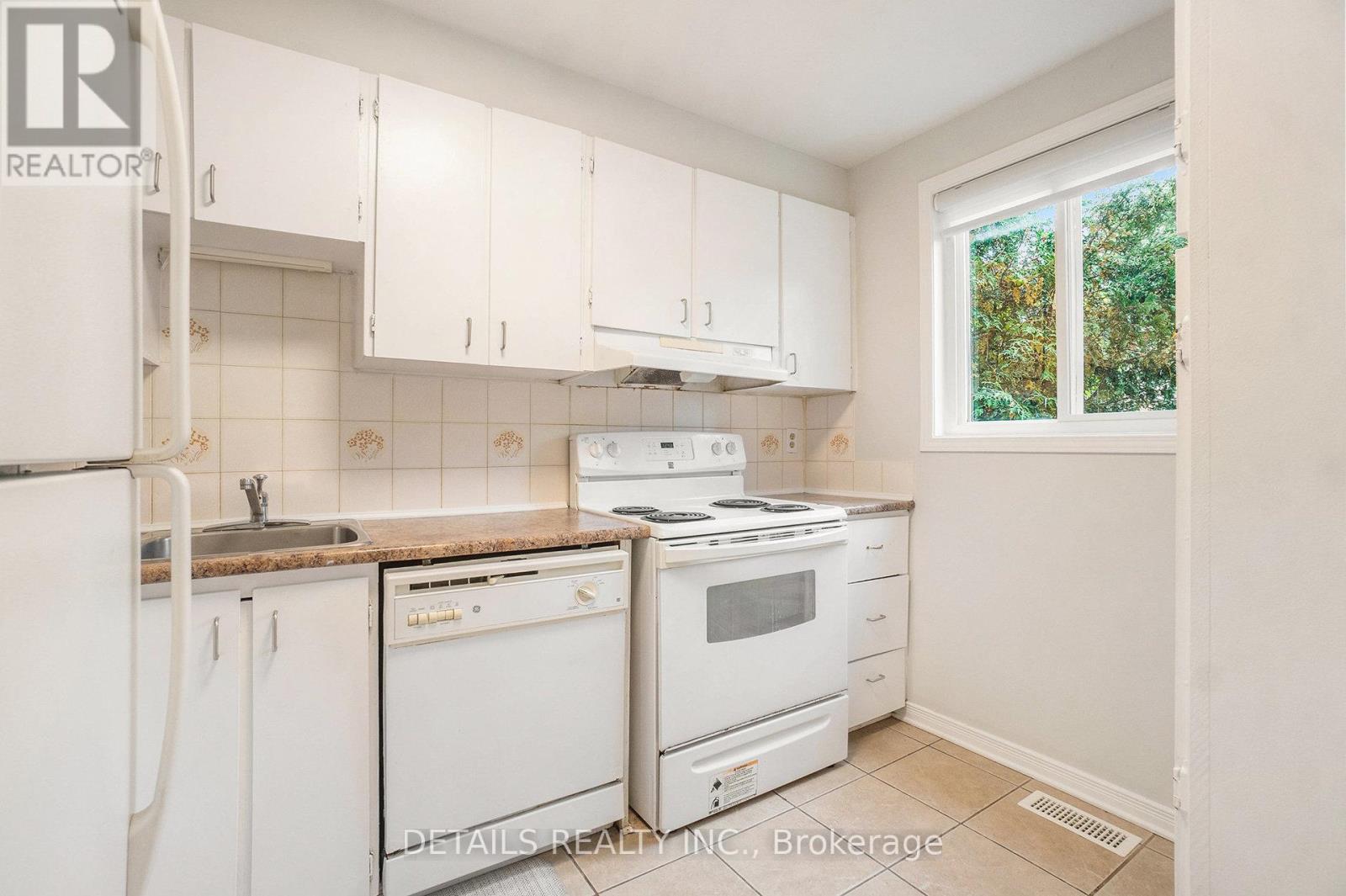 9 - 144 Valley Stream, Unit D Drive