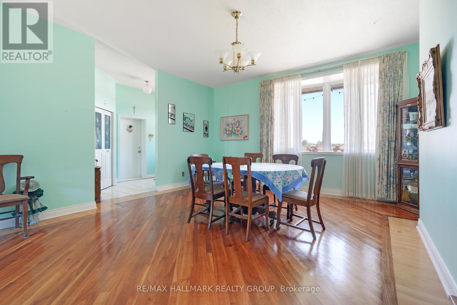 5758 Third Line Road N