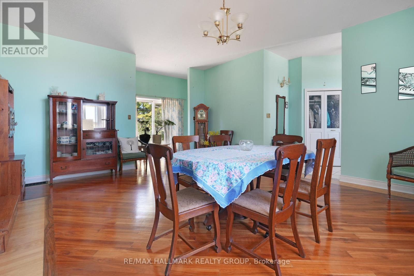 5758 Third Line Road N