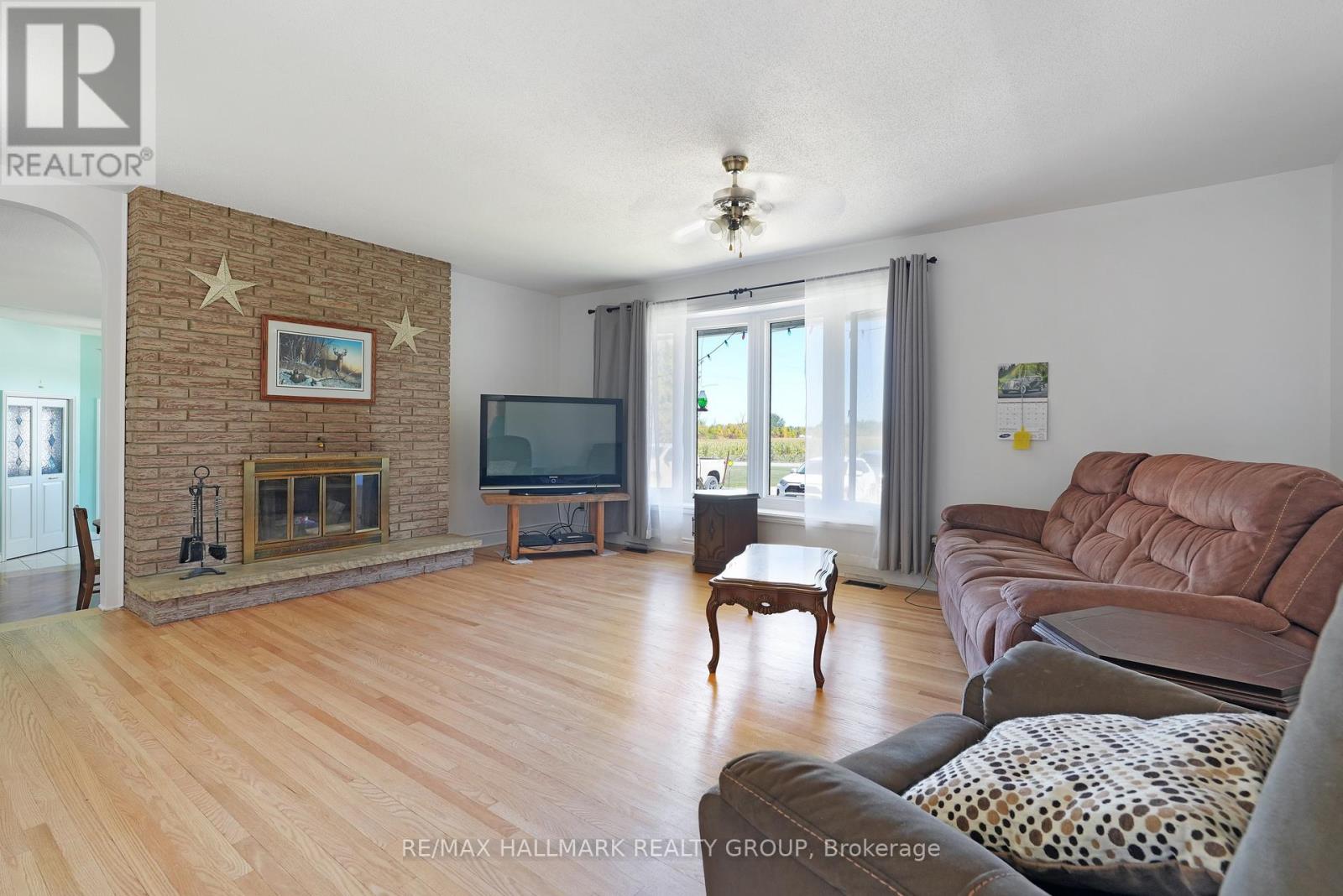 5758 Third Line Road N
