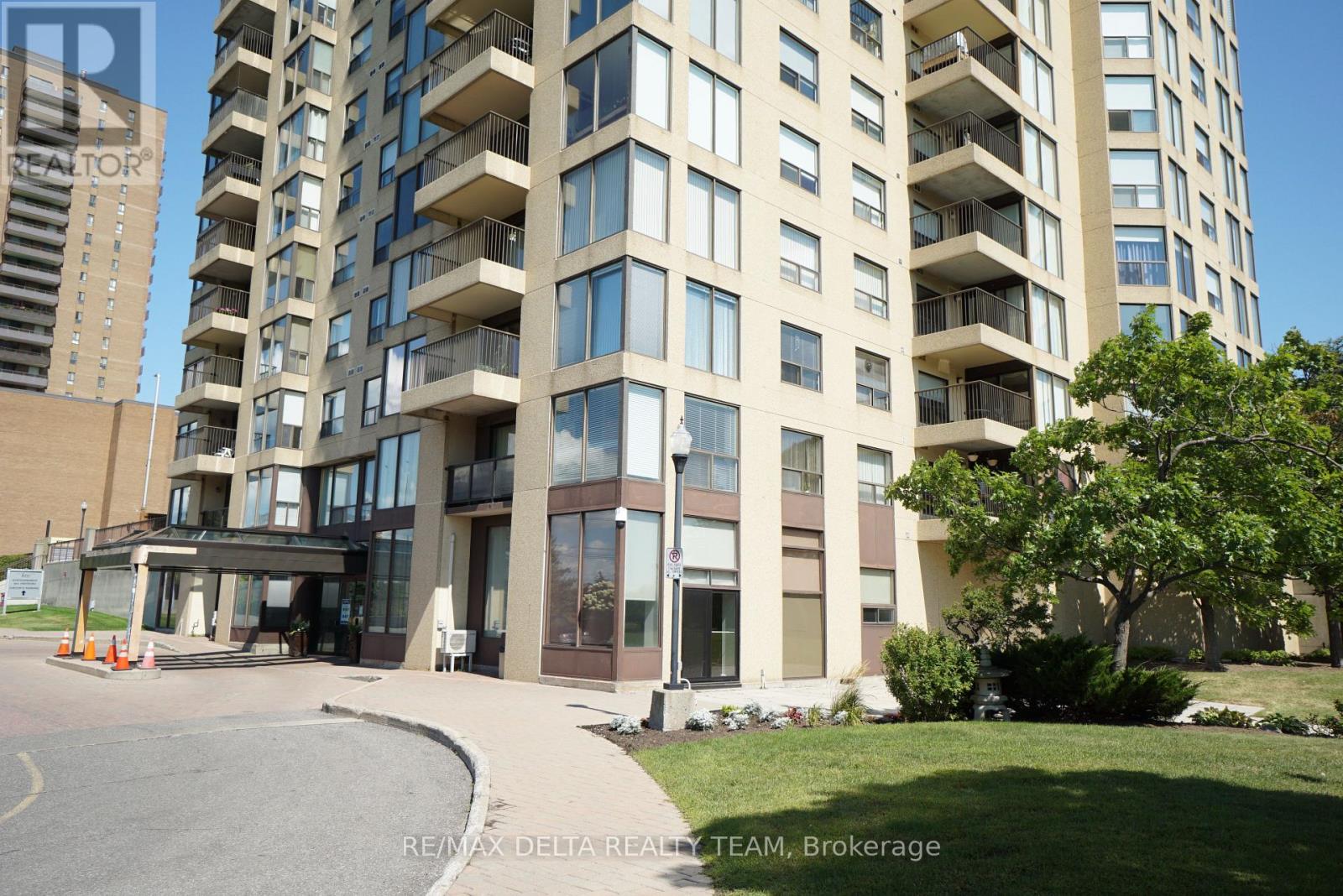 1506 - 545 St. Laurent Boulevard