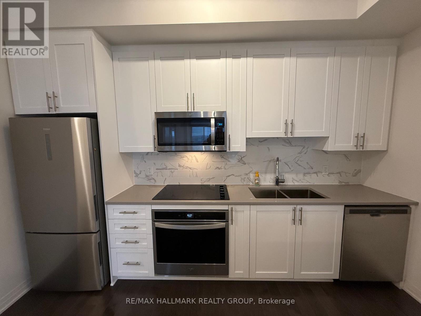 2406 - 805 Carling Avenue