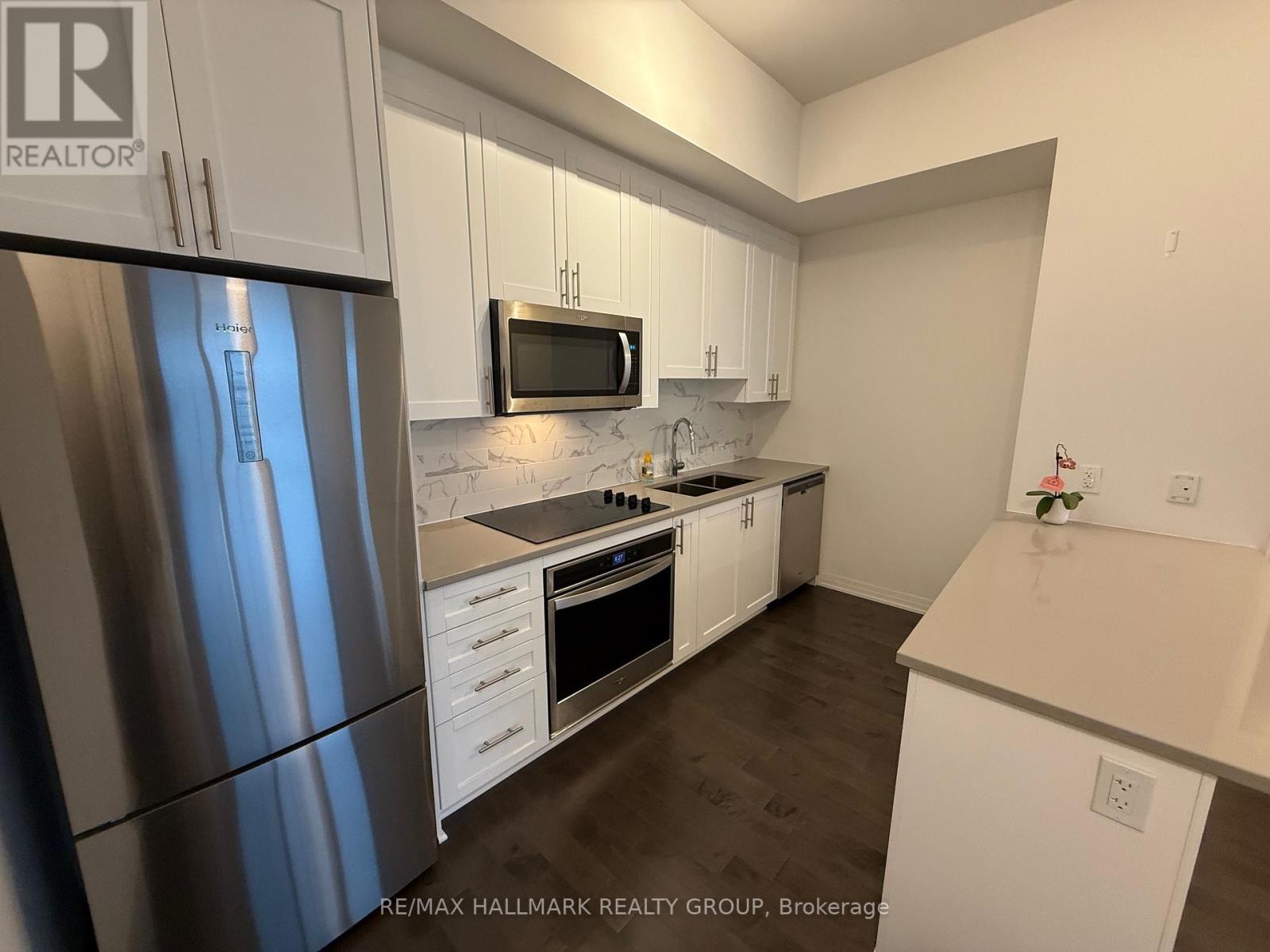 2406 - 805 Carling Avenue