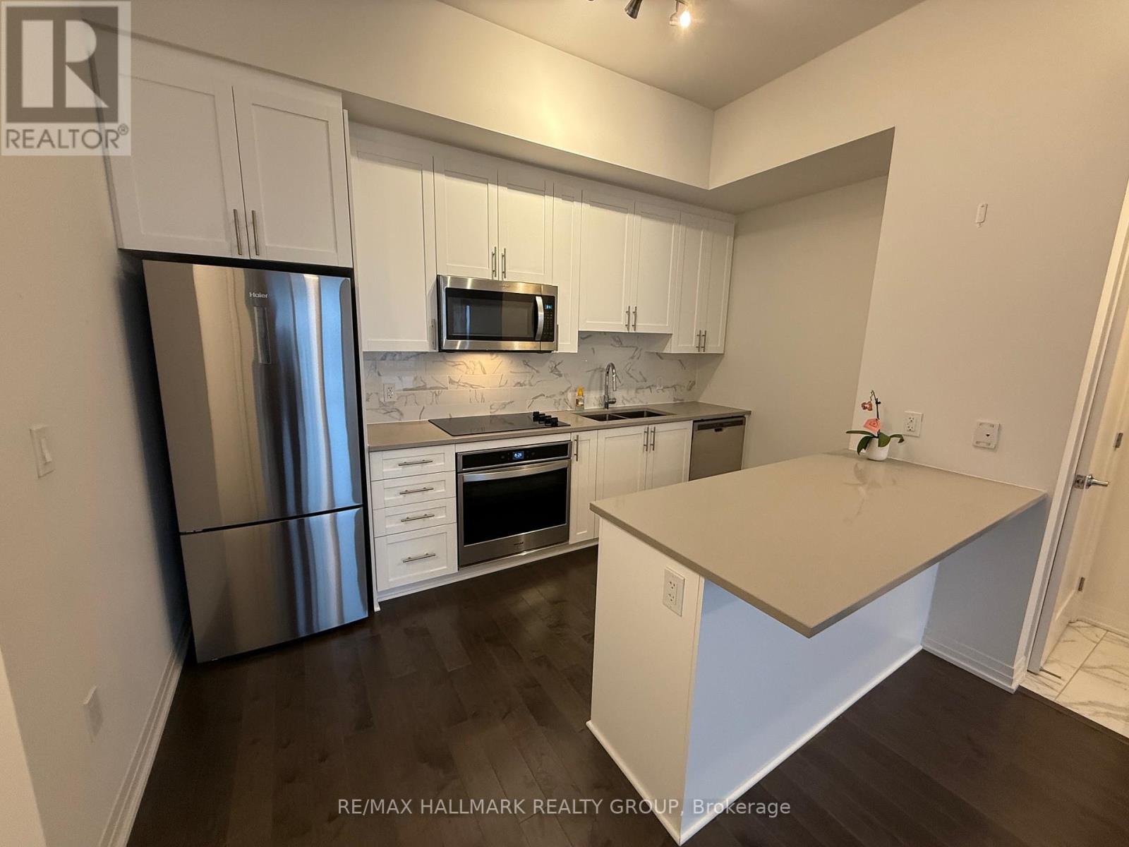 2406 - 805 Carling Avenue