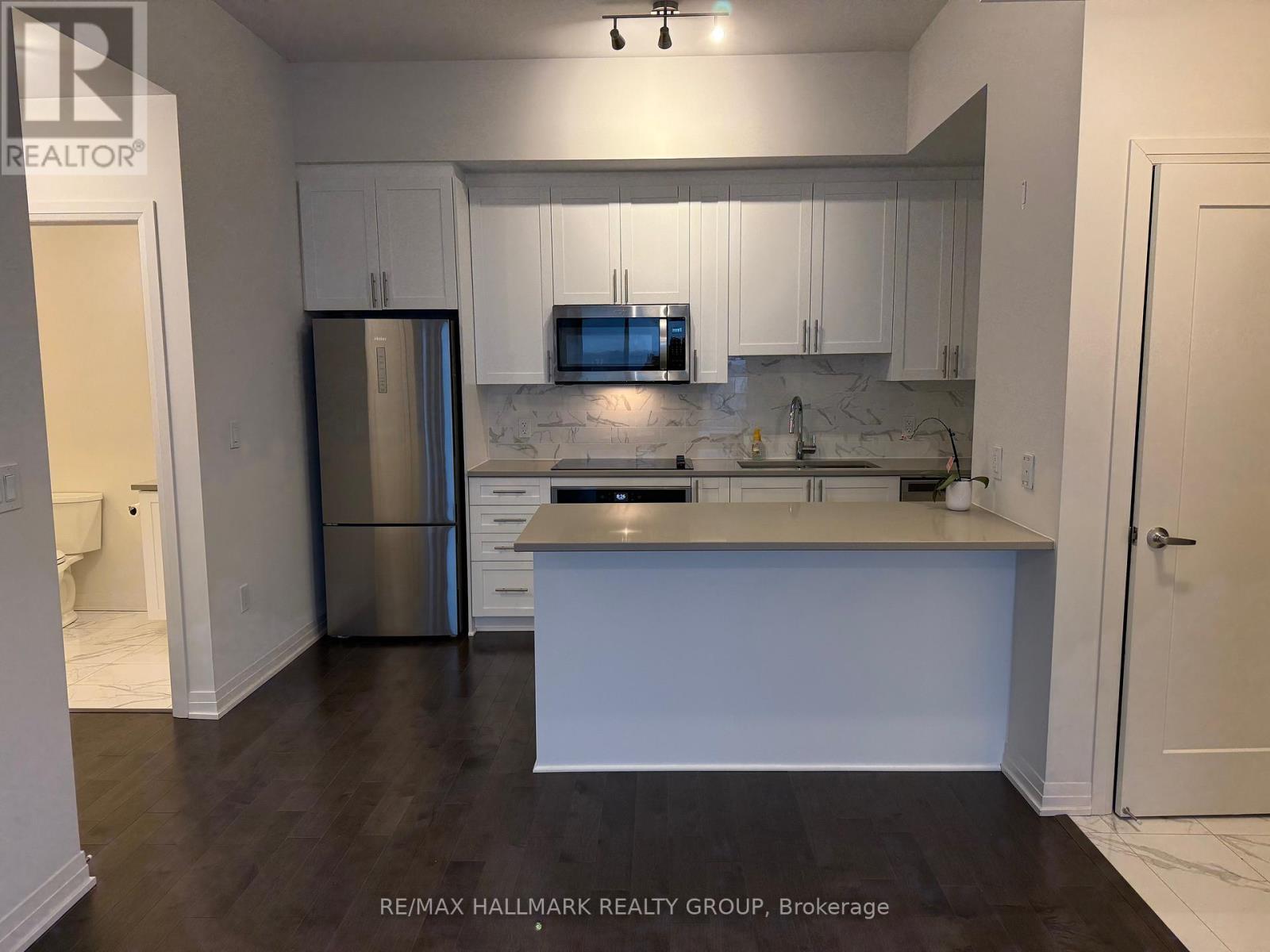 2406 - 805 Carling Avenue