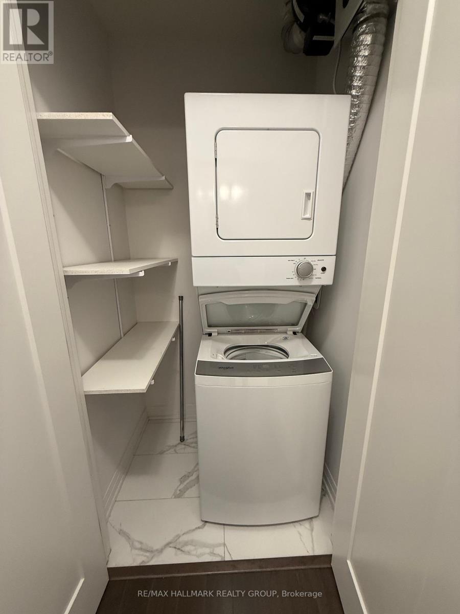 2406 - 805 Carling Avenue