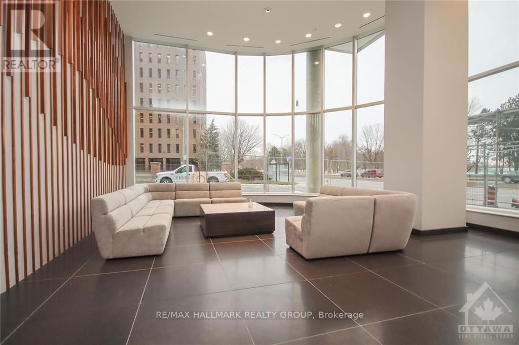 2406 - 805 Carling Avenue