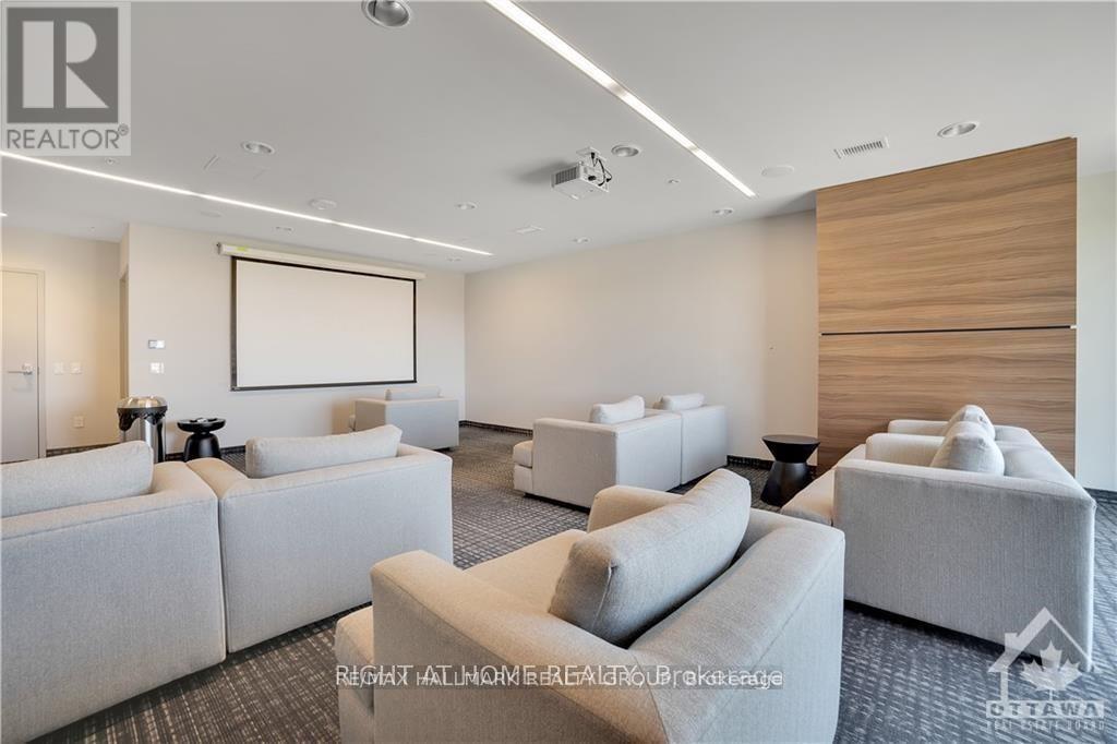 2406 - 805 Carling Avenue