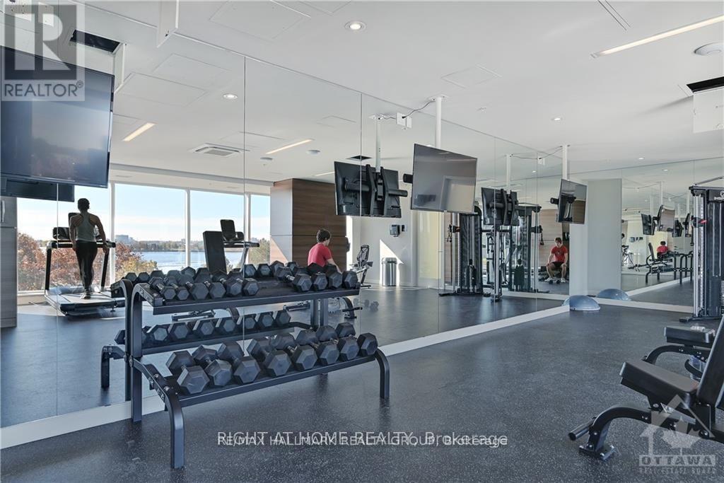 2406 - 805 Carling Avenue