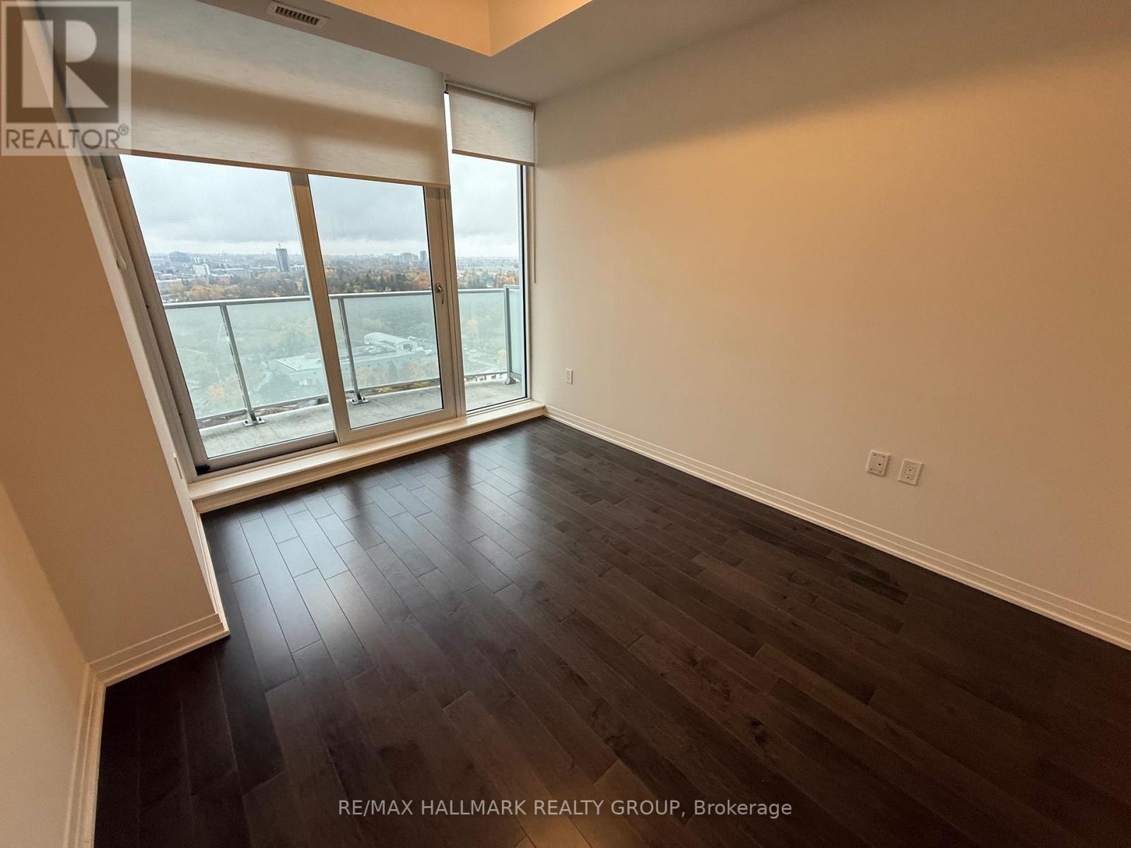 2406 - 805 Carling Avenue