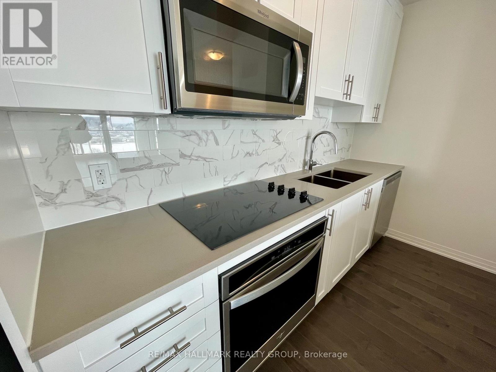 2406 - 805 Carling Avenue