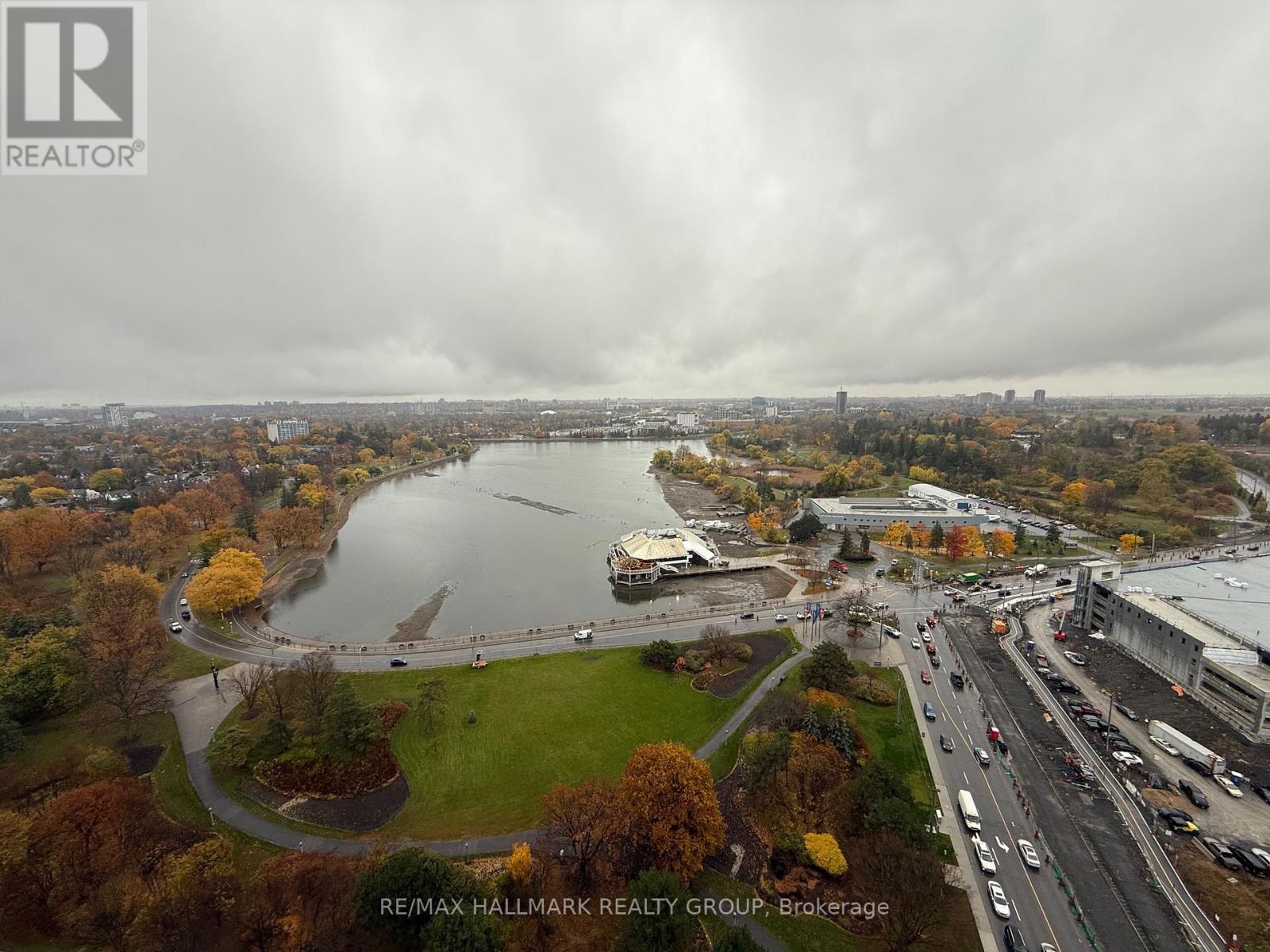 2406 - 805 Carling Avenue