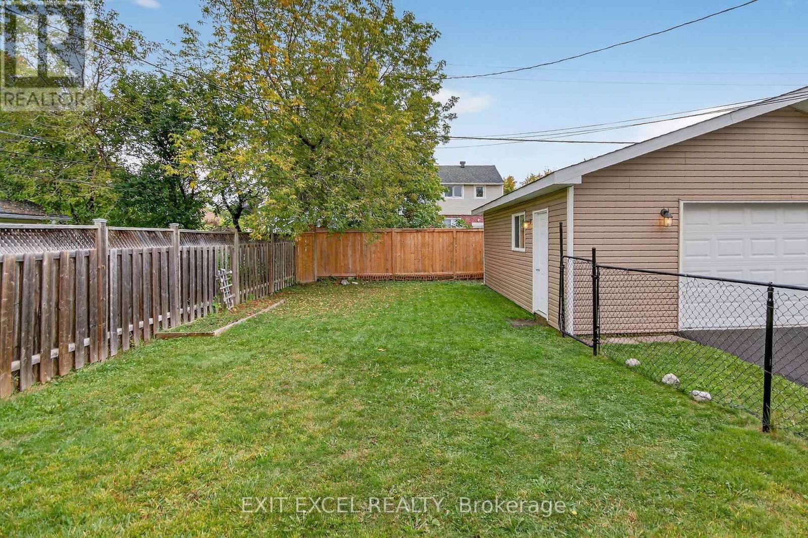 1456 Larose Avenue