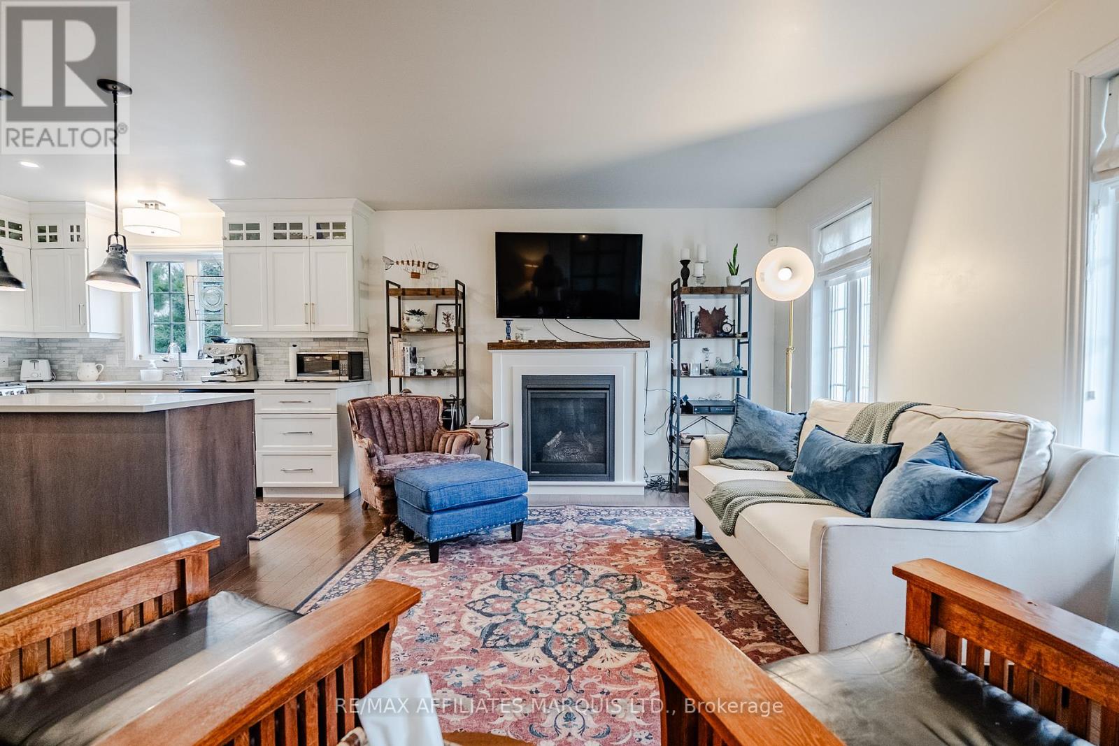 100 Front Street E