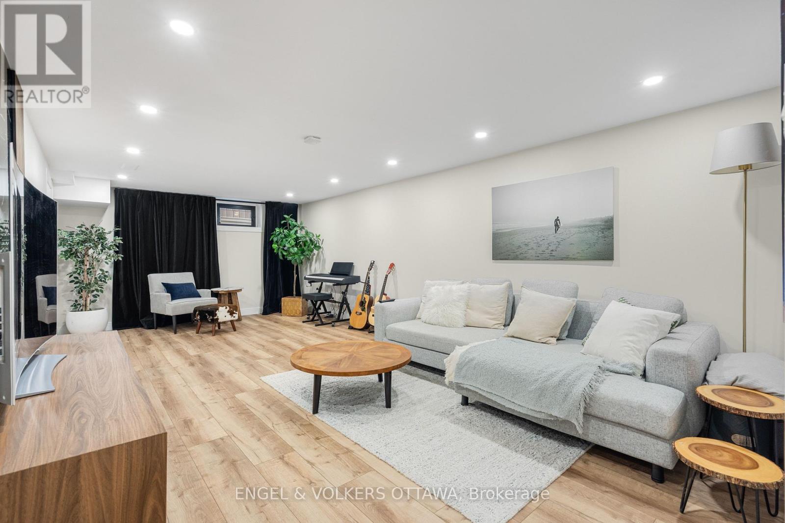 2 Davies Court