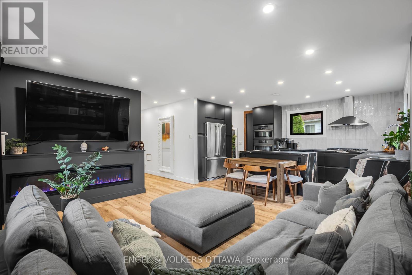 2 Davies Court