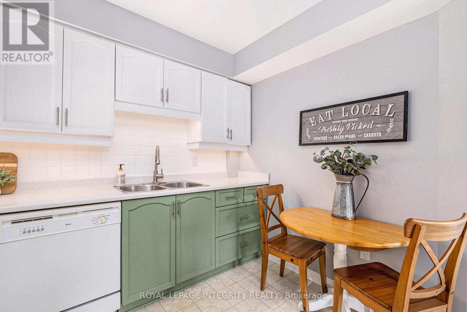 303 - 1 Meridian Place