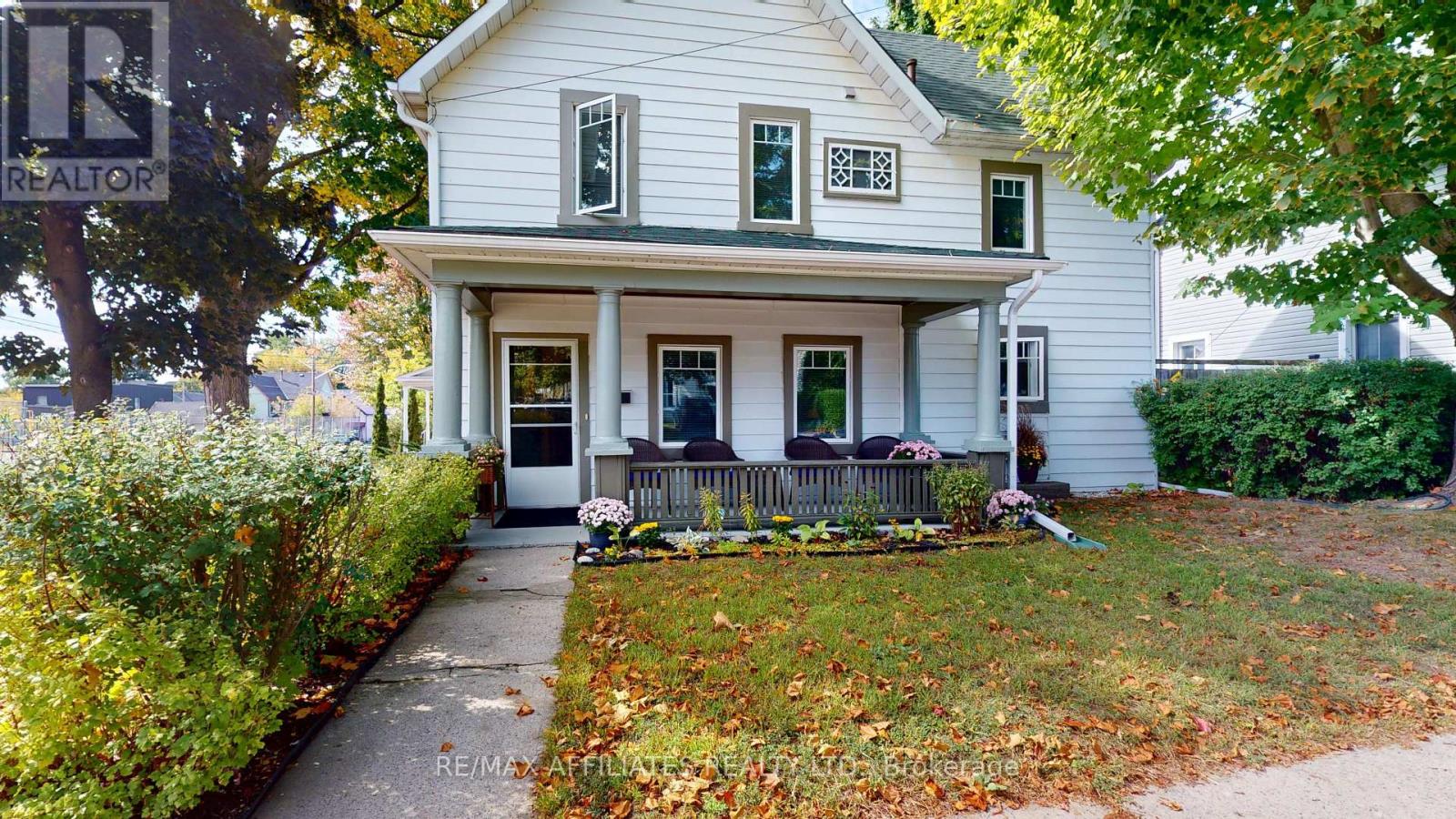 2 Daniel Street