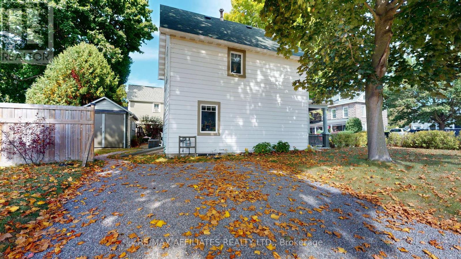 2 Daniel Street