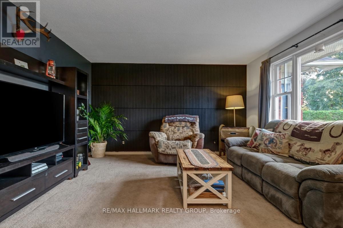 20 Hilltop Crescent S