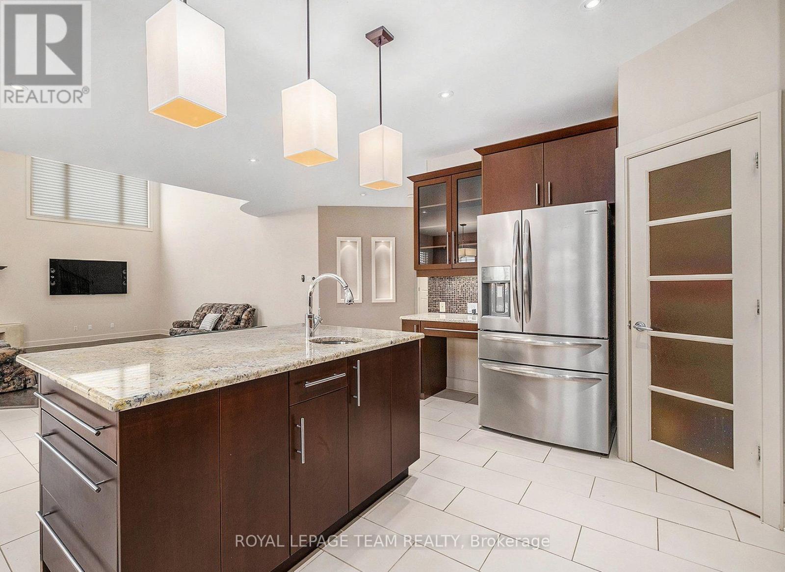 5386 Mansel Crescent