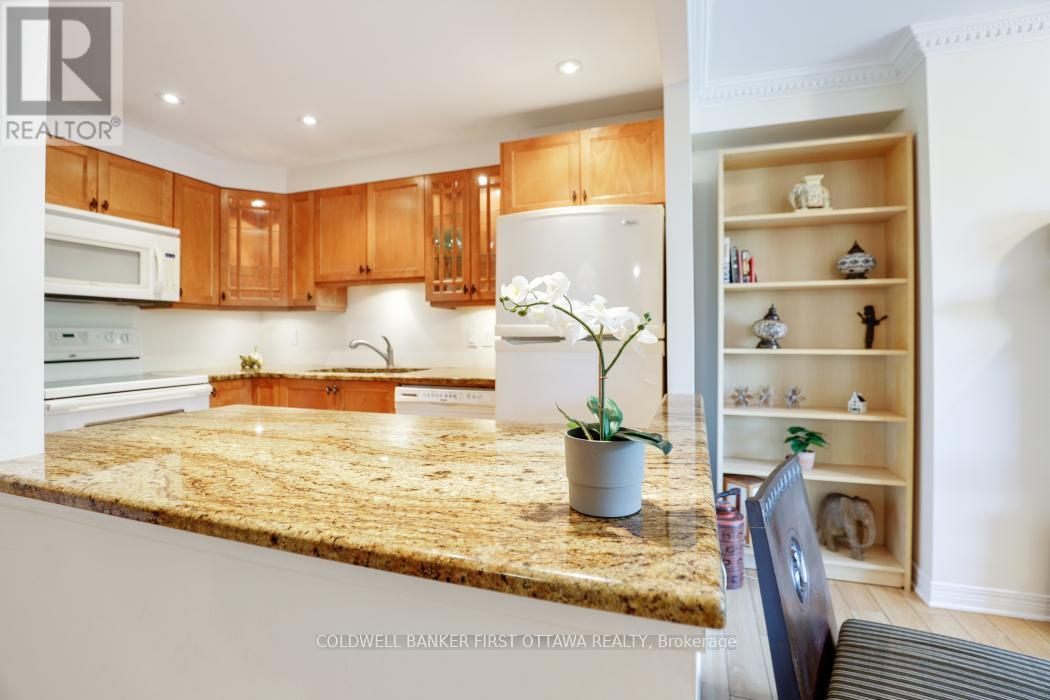 303 - 939 North River Road