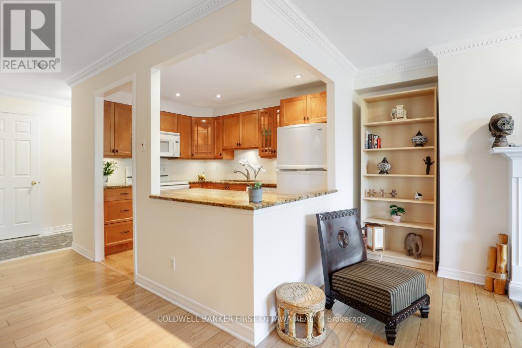 303 - 939 North River Road