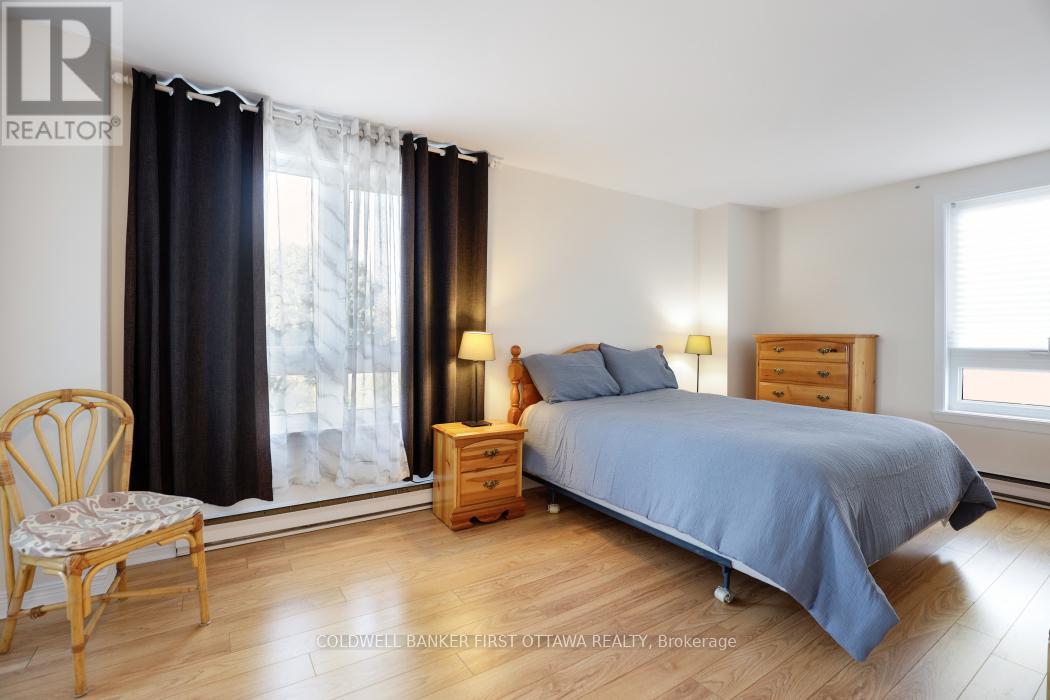 303 - 939 North River Road