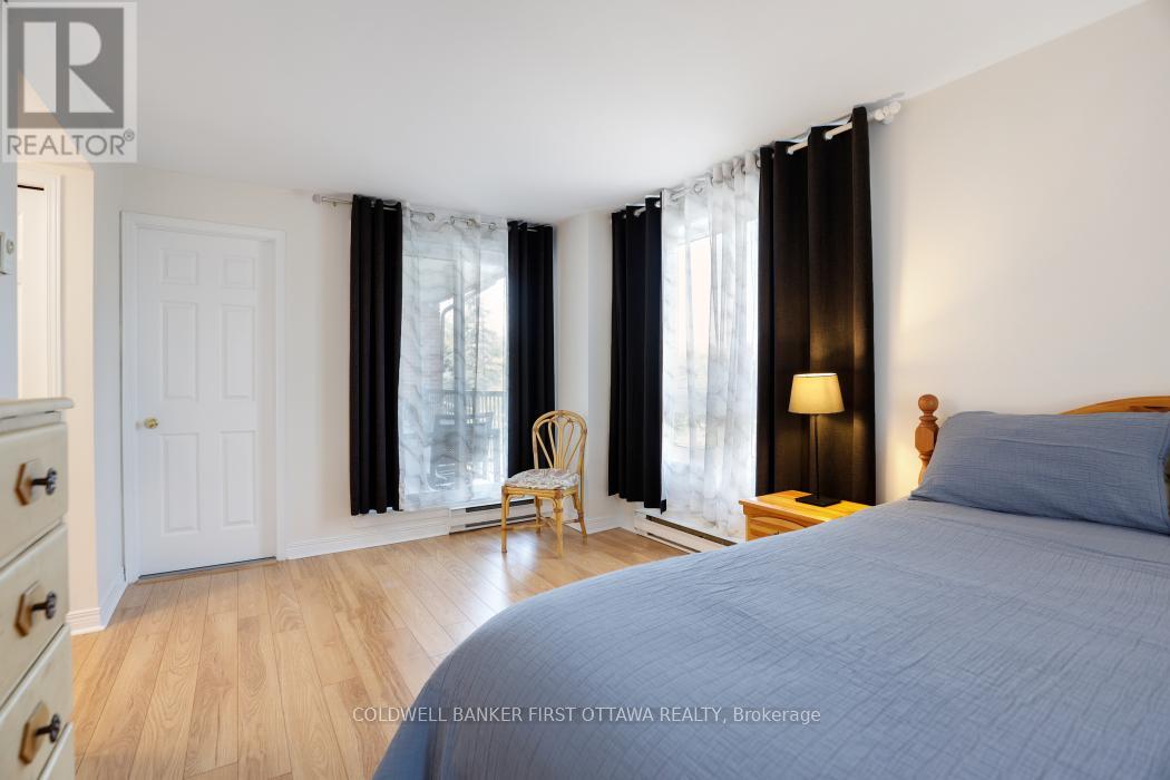 303 - 939 North River Road