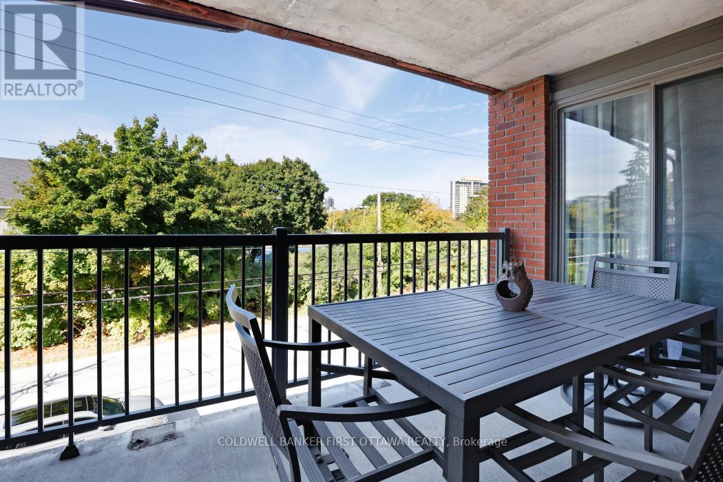 303 - 939 North River Road
