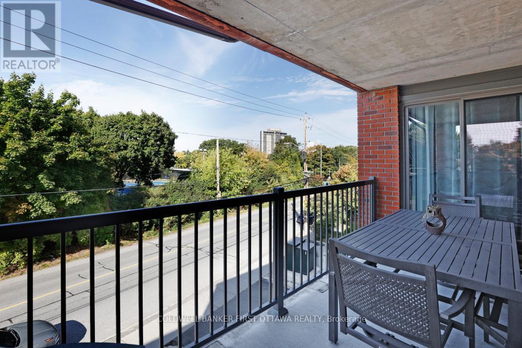 303 - 939 North River Road