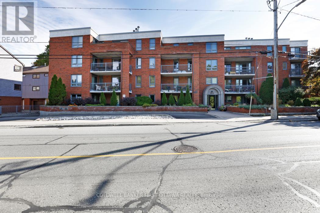 303 - 939 North River Road