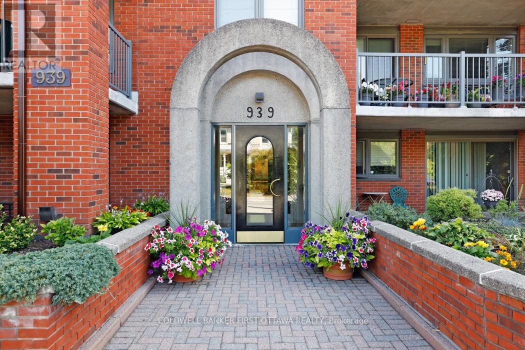 303 - 939 North River Road