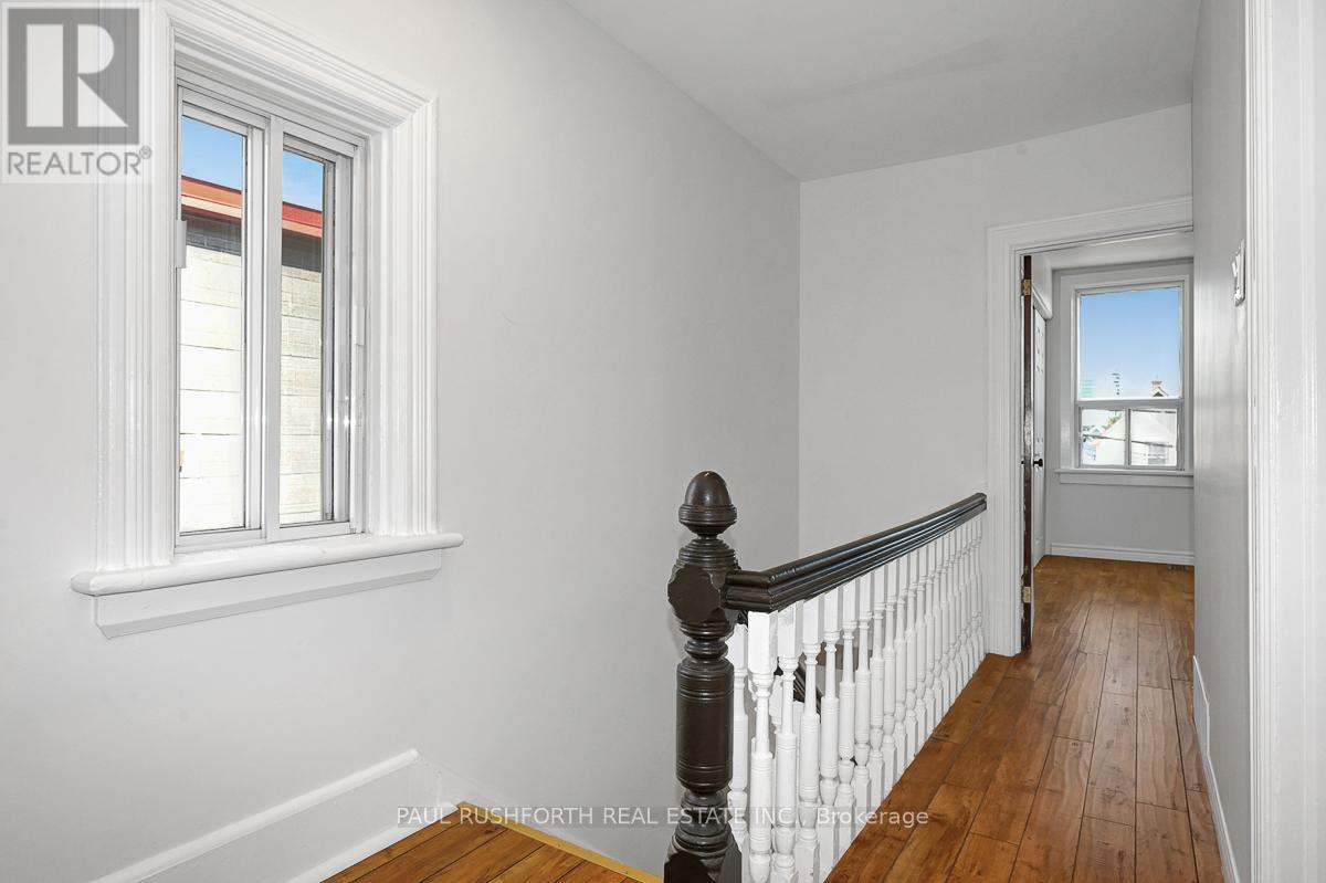 36 Champagne Avenue S
