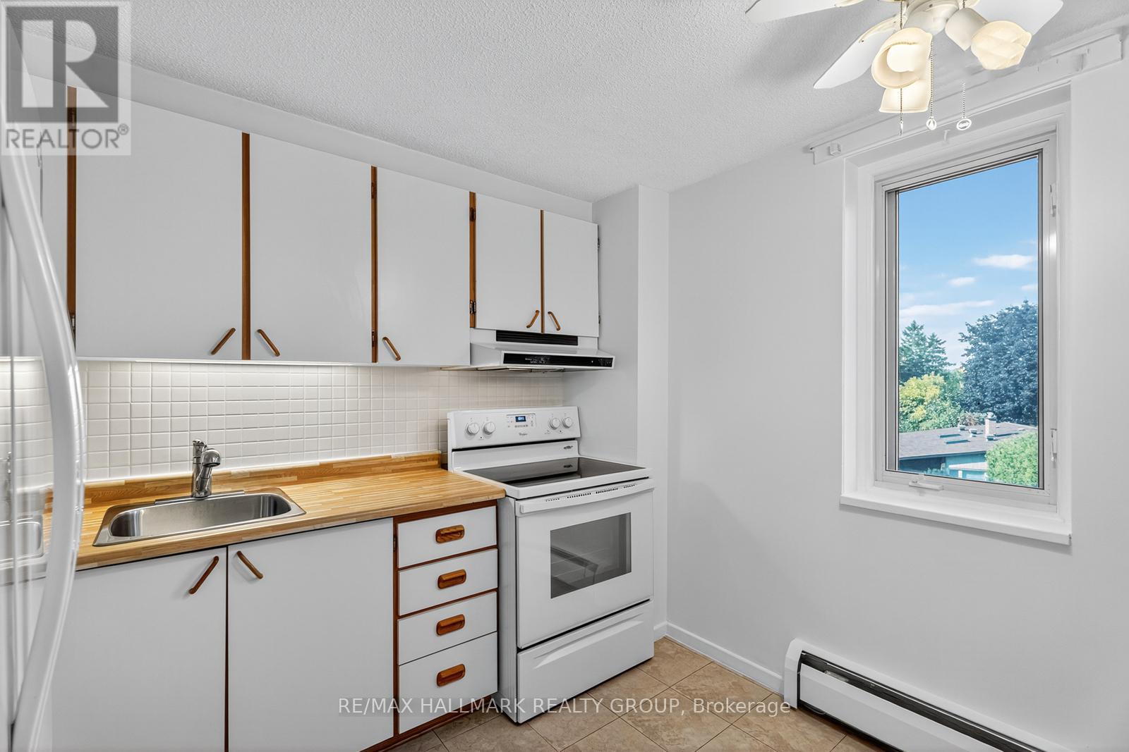 304 - 915 Elmsmere Road