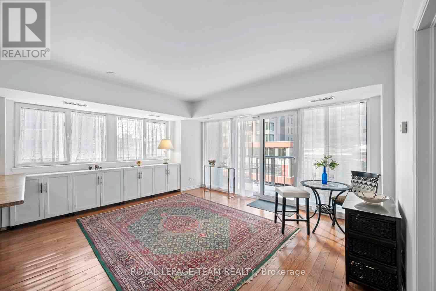 401 - 234 Rideau Street