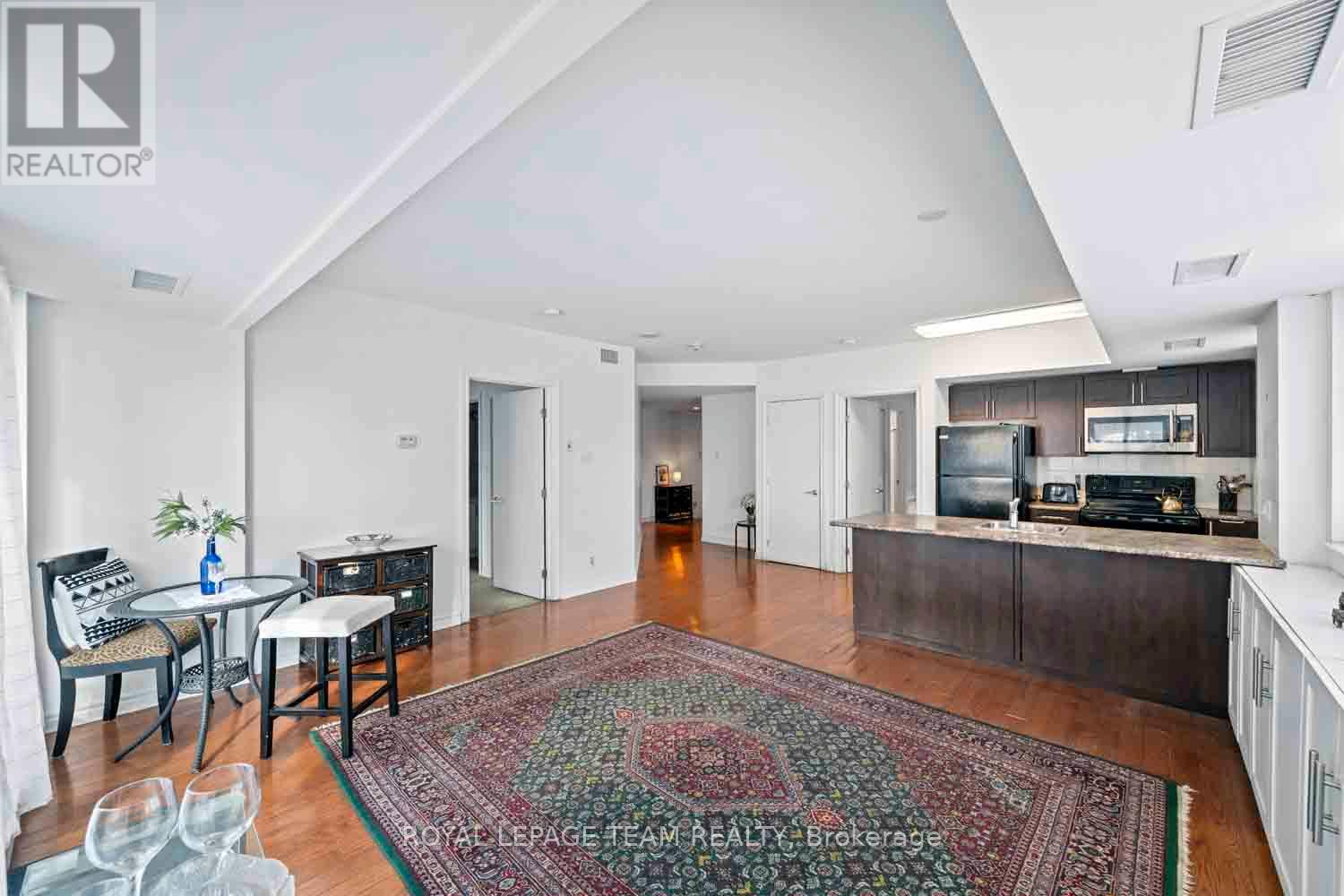 401 - 234 Rideau Street