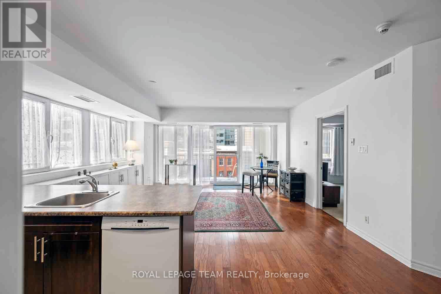 401 - 234 Rideau Street