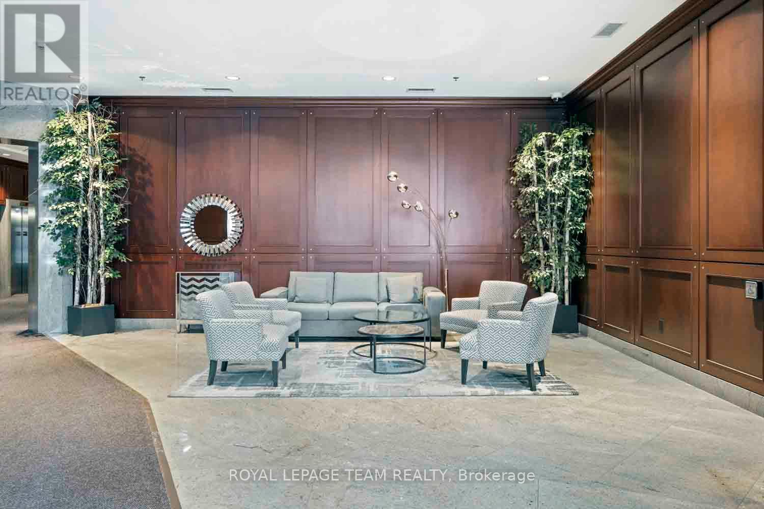 401 - 234 Rideau Street