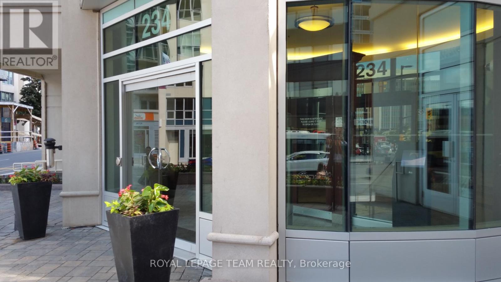 401 - 234 Rideau Street