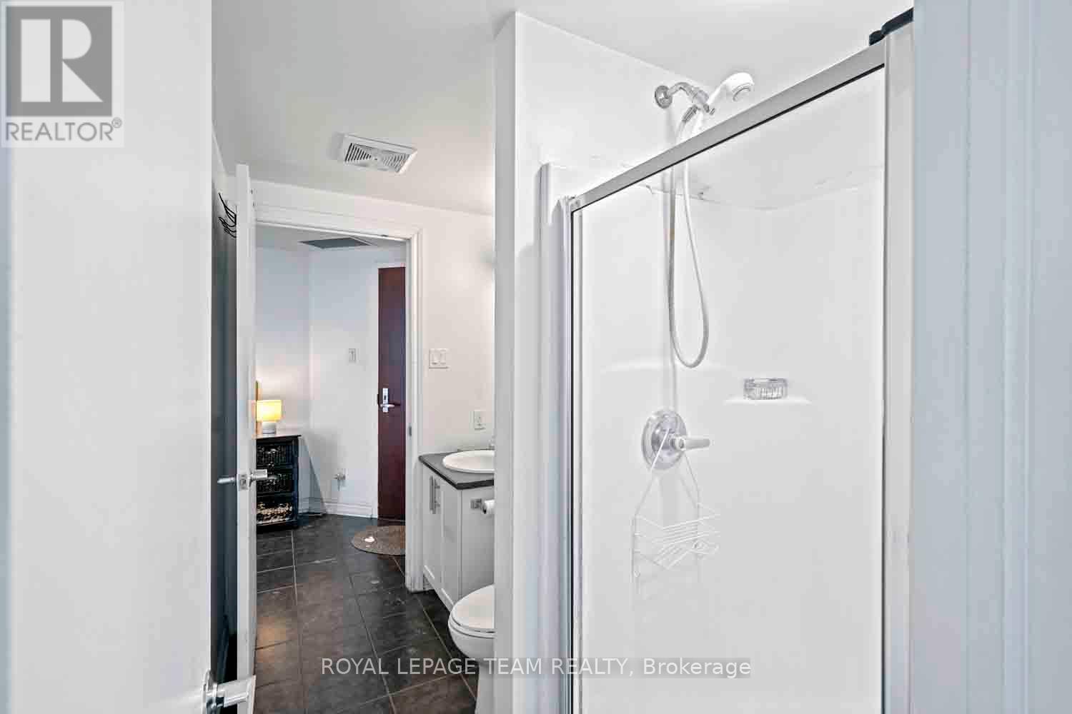 401 - 234 Rideau Street