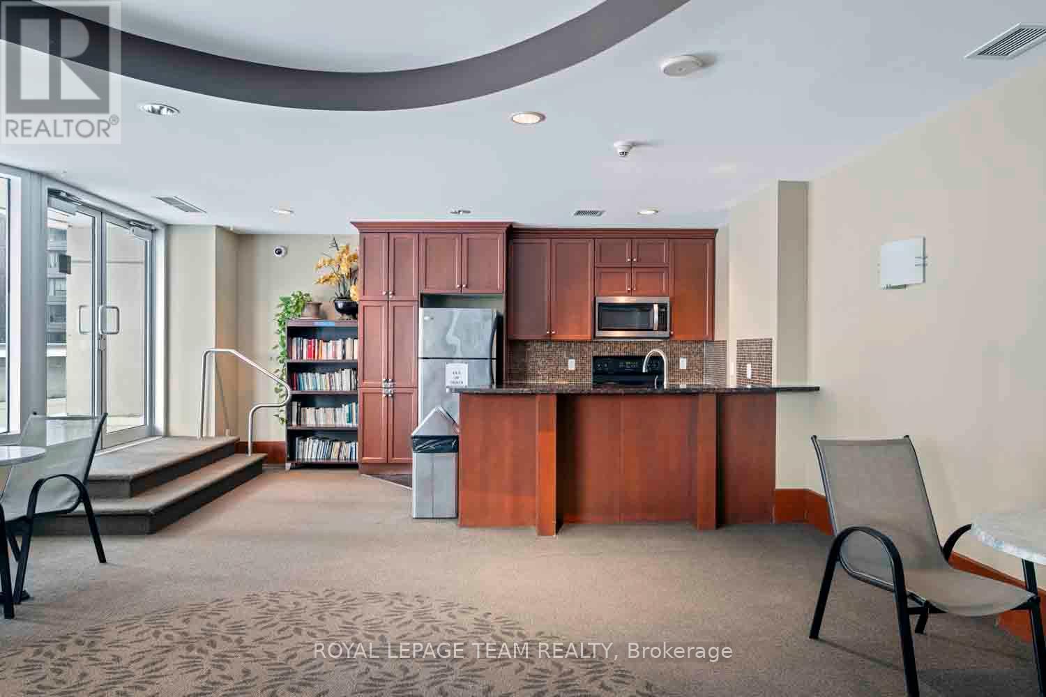 401 - 234 Rideau Street