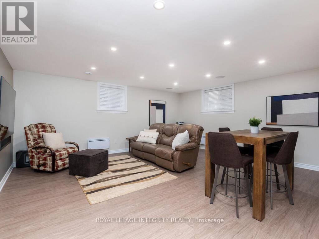 112 Elfin Grove